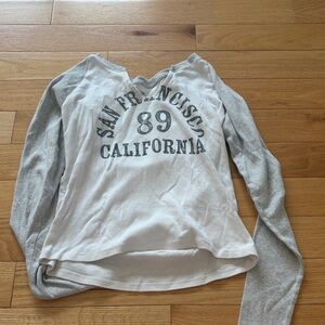 Hollister Gray Short Sleeve Graphic Tee